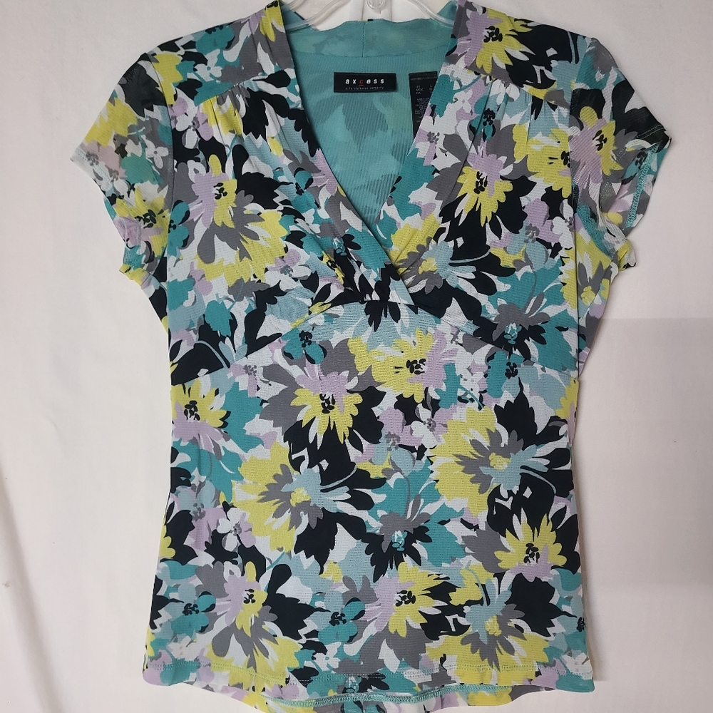 Axcess Large Short Sleeve 100% Polyester Open Vneck Top